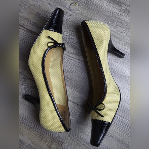 Victoria Spencer 3.5" Heels - Picture 5 of 9